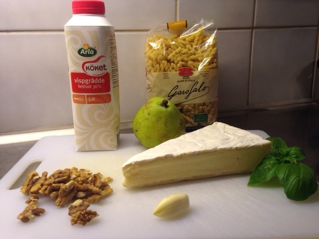 Pasta ala brie,päron & valnötter