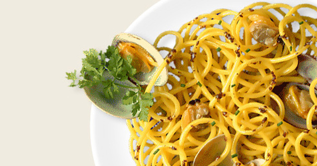 Spaghettoni med oliver och musslor