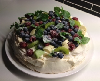 Kalvfärsbiffar med Dijoncreme 9 propoints & Pavlova tårta 5 propoints