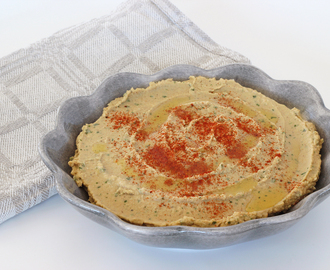 Hummus med rostad vitlök och grönkål