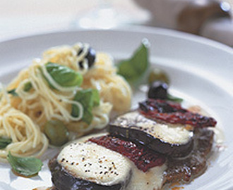 Lövbiff med mozzarella och pasta