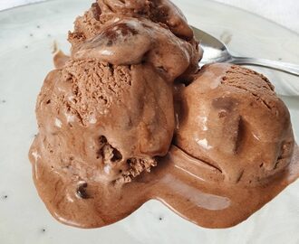 God hemmagjord chokladglass på 4 ingredienser – utan glassmaskin