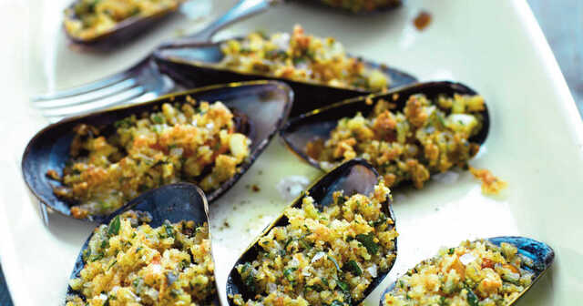 Gratinerade musslor med parmesan, persilja och vitlök