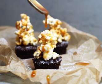 Kladdkakscupcakes med karamelliserade popcorn & salt kolasås!