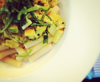 Tonfiskpasta med äpple och curry