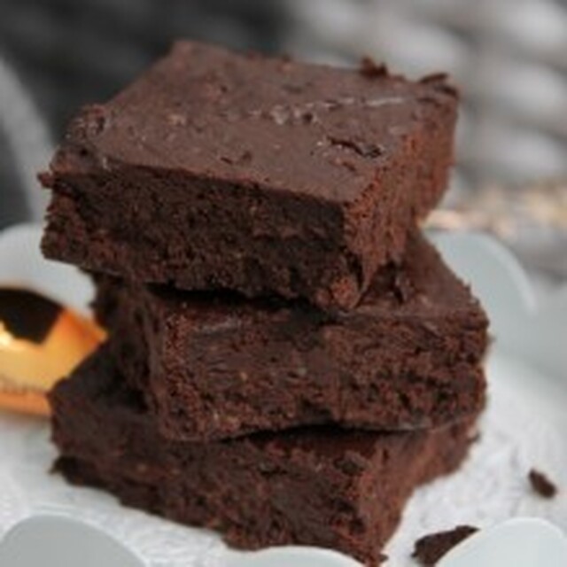 Black bean chiabrownie eller på ren svenska; glutenfria brownies med svarta bönor och chiafrön.