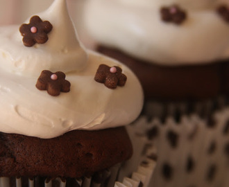 Mini chokladcupcakes med marshmallowfrosting