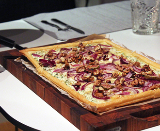 Pizza bianca med valnötter och fikon