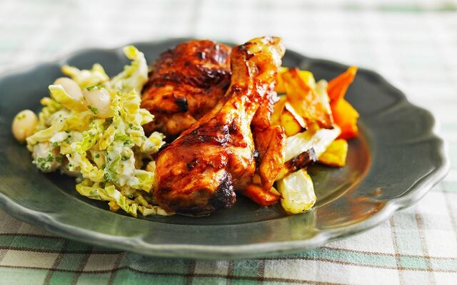 Ugnsstekt kyckling med coleslaw - Recept - Arla
