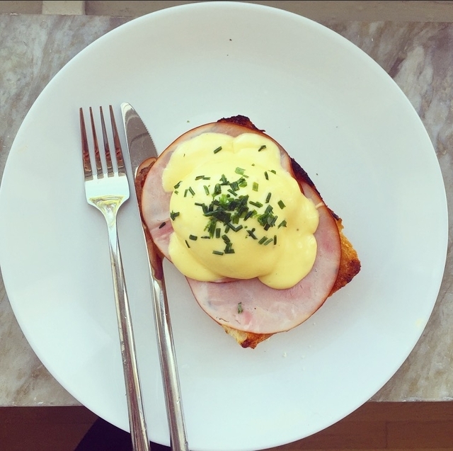 Eggs benedict