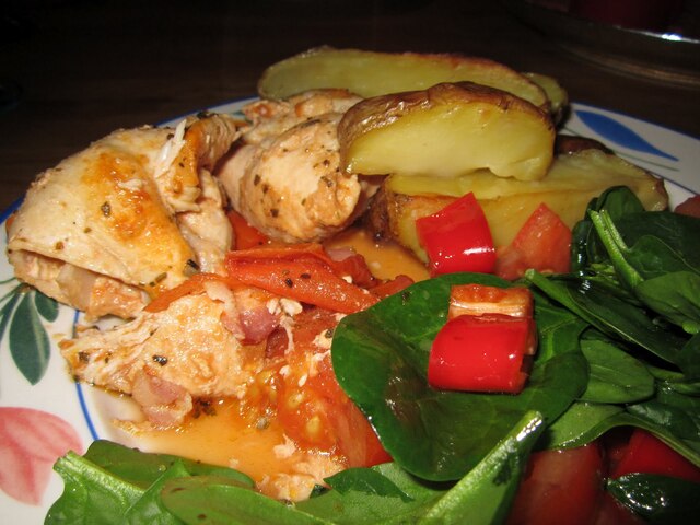 valentine kycklingrullader med västerbottenost, bacon och tomatsås med salvia...ljuvligt gott!