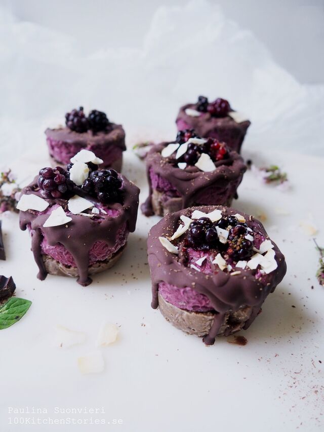 Raw Vegan Blackberry Cheesecake Cups w Brownie & Melted Coconut Chocolate