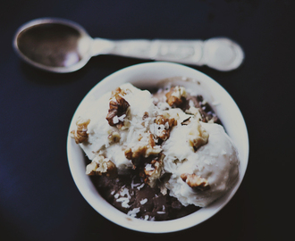 frozen yoghurt med choklad-jordnötssmör och banansmak.