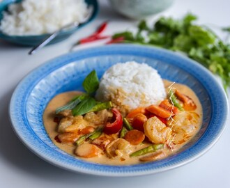 Röd thai curry med räkor