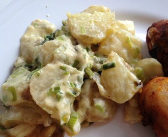 Potatis med purjolök och grillade kycklingben.