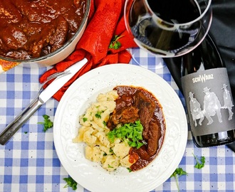 Wiener Saftgulasch & nockerl