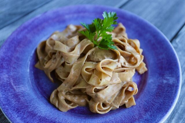 TAGLIATELLE MED KRÄMIG KYCKLINGSÅS