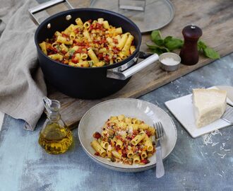 Pasta Tortiglioni med kapris och grillad paprika