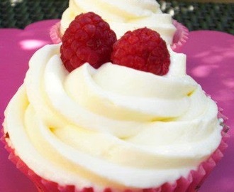 Citroncupcakes med cream cheese frosting