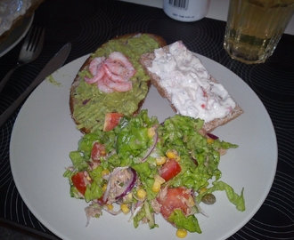 Tonfisksallad med avokadoröra