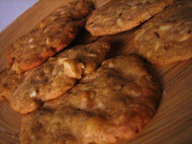 Cookies med macadamianötter & vit choklad