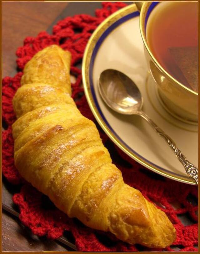 Saffran Croissant...en härligt franskt bakverk som gör din fika blir lyxigt!