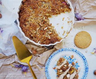 Crumble Rhubarb Pie with Hazelnuts and Caramel Sauce