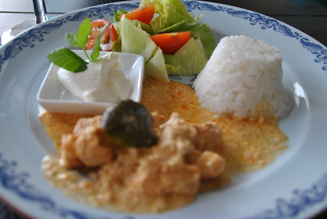 Thai kyckling med röd curry & citrongräs