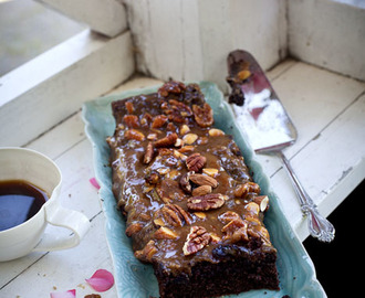 Chokladbrownie med kola och nötter