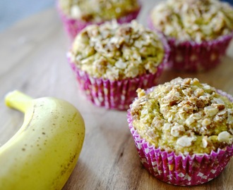 Frukostmuffins med banan och krispig kaneltopping