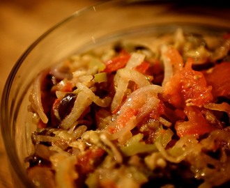 Grønnsaksgryte med aubergine, grønn paprika, løk og tomat
