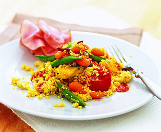 Grönsakscouscous med curry och skinka