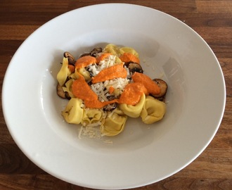 Tortelloni med svamp och paprikapesto