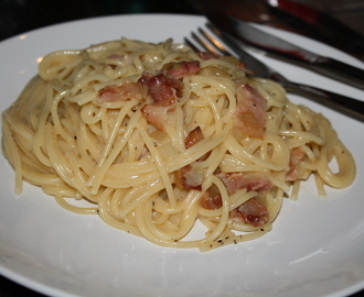 Krispigt bacon och parmesan med spaghetti