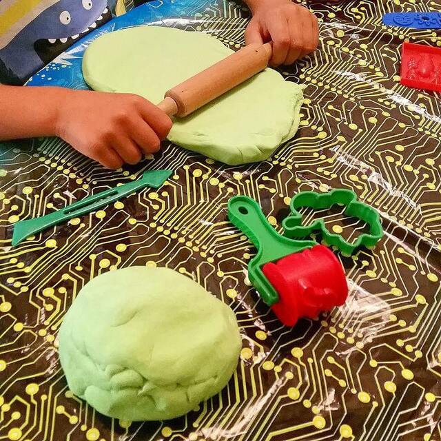 Leklera- Play doh och trolldeg