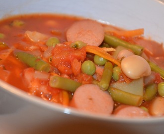 Mustig soppa med korv och bönor