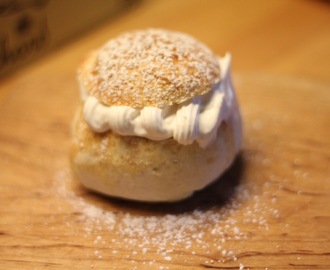 Glutenfri semla med sojachantilly