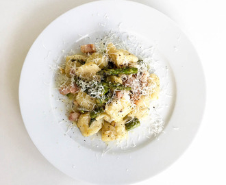 Gnocchi med sparris, sidfläsk och parmesan
