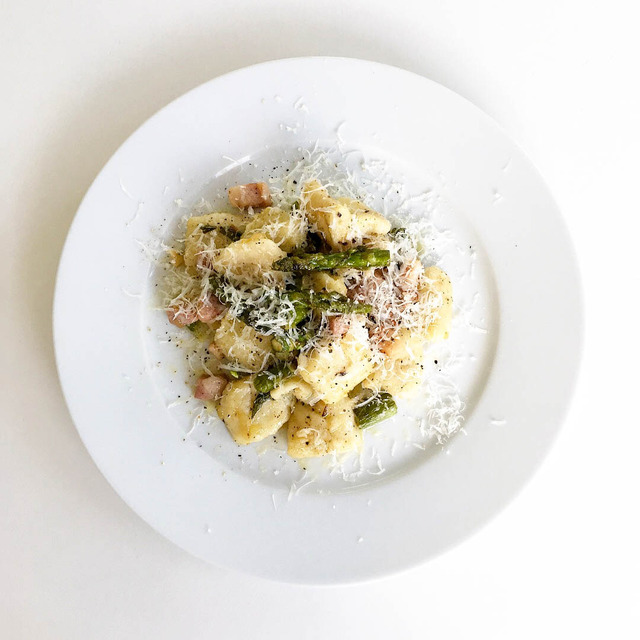 Gnocchi med sparris, sidfläsk och parmesan