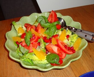 Sallad med apelsin, tomat och granatäpple