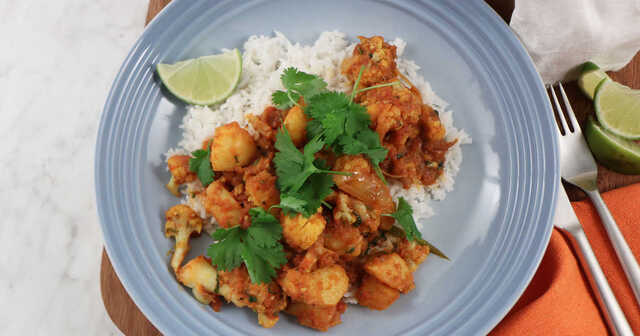 Aloo gobi - indisk gryta med blomkål och potatis | Recept från Köket.se