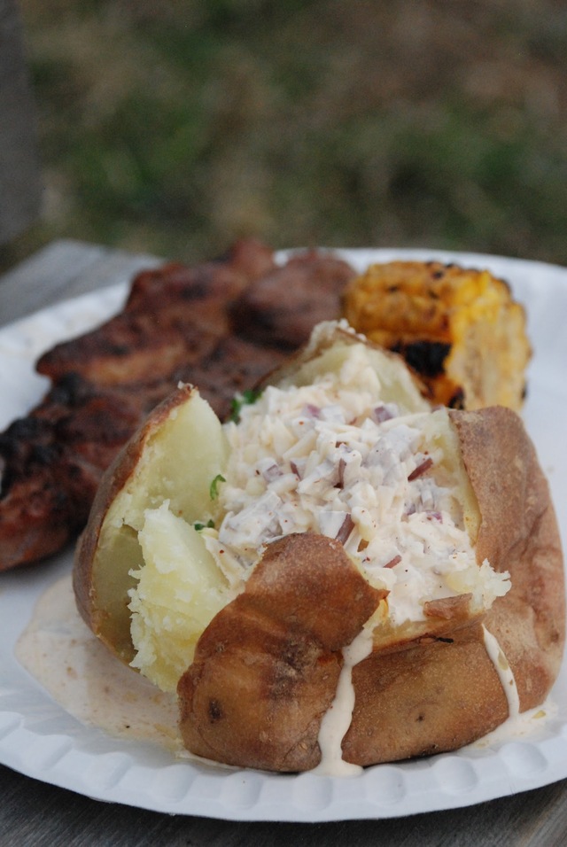 Bakad potatis med grillsås