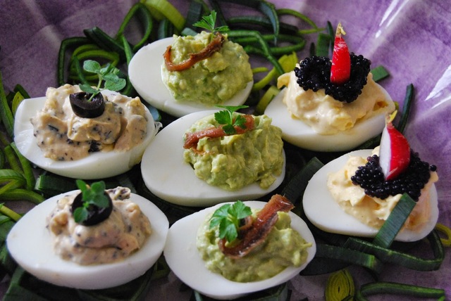 Påsk - Ägghalvor med oliver, avokado eller lax