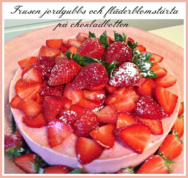 Frusen jordgubbs och fläderblomstårta på chokladbotten