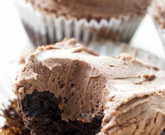 Air Fryer Chocolate Cupcakes