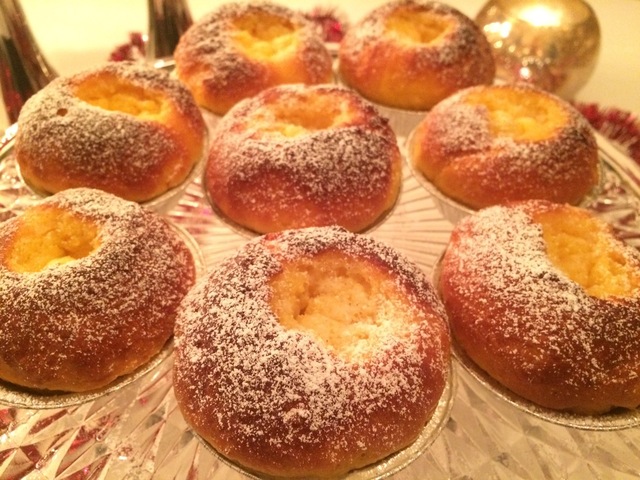 Glutenfria saffransbullar med vaniljfyllning