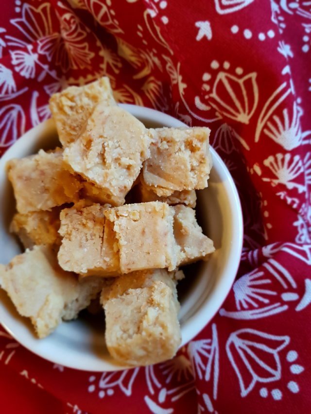 Vegansk jordnötsfudge med kokos