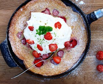 Skånsk ”äggakaka” med jordgubbar, lime & grädde