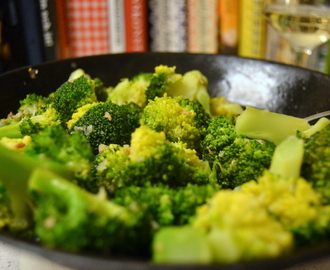 Broccoli romani (broccoli med lardo och muskatvin)