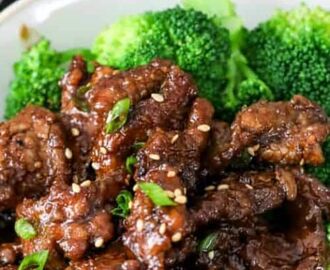This Easy Mongolian Beef recipe uses slices of tender beef coated in a sweet and salty sauce. Serve over a bed of rice with a … | Beef recipes, Beef dinner, Recipes